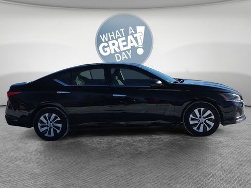 Used 2025 Nissan Altima 2.5 S image 2