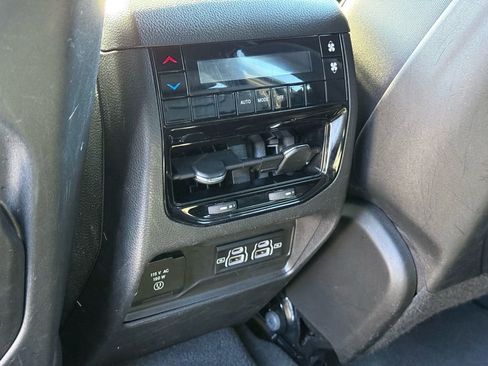 Used 2024 Jeep Grand Cherokee L Laredo image 33