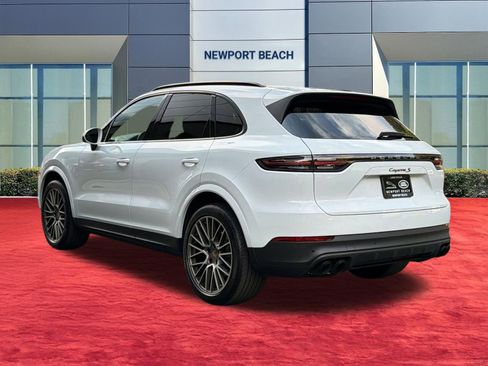 Used 2023 Porsche Cayenne S AWD/4WD image 3