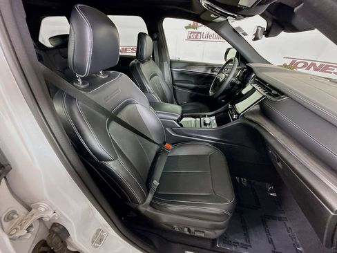 Used 2023 Jeep Grand Cherokee Overland image 35