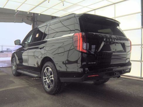 Used 2025 Ford Expedition Active image 3