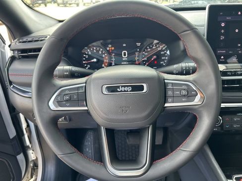 Used 2025 Jeep Compass Trailhawk AWD/4WD image 15