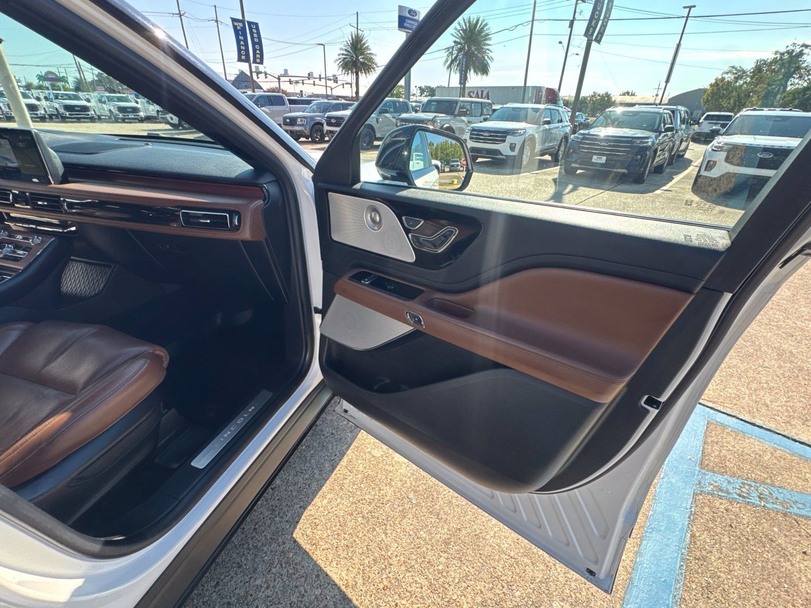 Used 2022 Lincoln Aviator Reserve w/ Equipment Group 201A AWD/4WD image 24