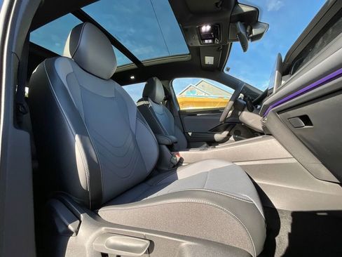 New 2026 Volkswagen Tiguan SE R-Line image 12