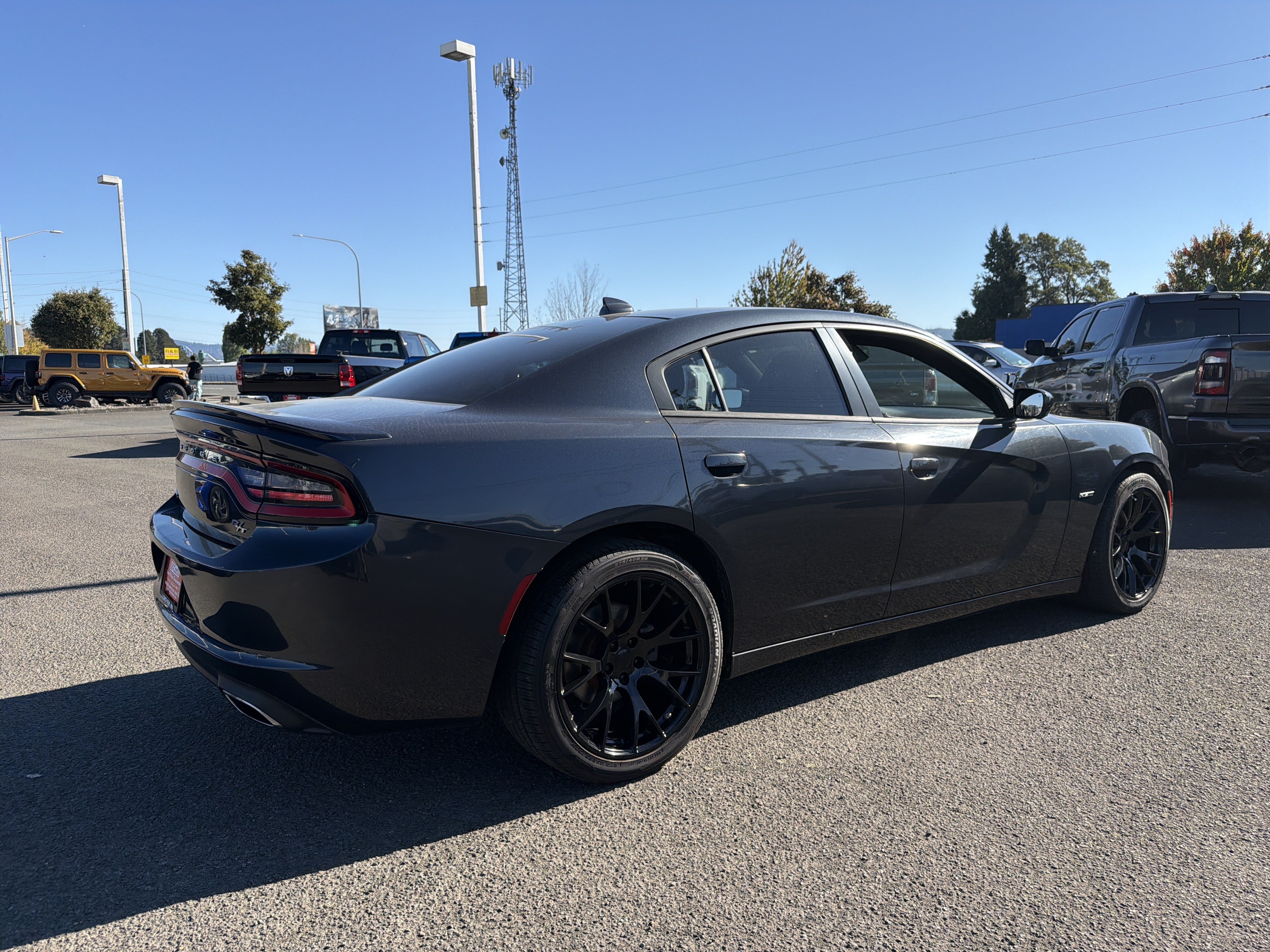 Used 2017 Dodge Charger R/T RWD image 6