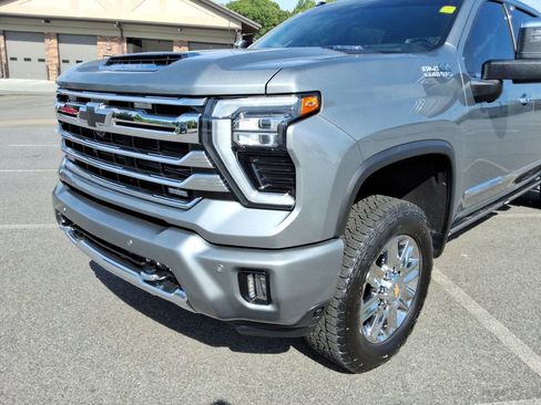 Used 2024 Chevrolet Silverado 3500 High Country w/ High Country Premium Package AWD/4WD image 9