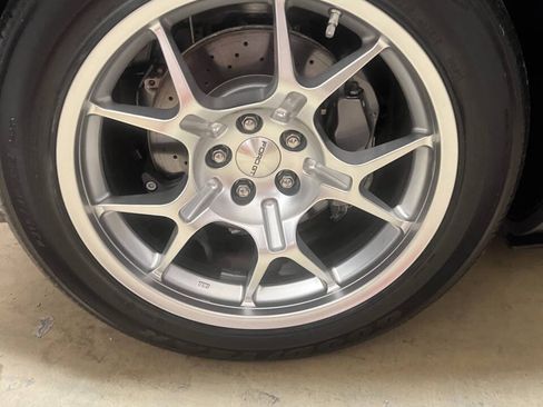 Used 2006 Ford GT RWD image 36
