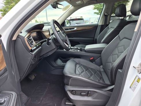 Used 2024 Volkswagen Atlas SE w/ Panoramic Sunroof Package AWD/4WD image 18