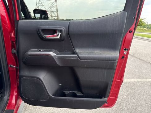 Used 2019 Toyota Tacoma TRD Off-Road AWD/4WD image 16
