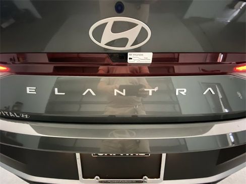 Used 2025 Hyundai Elantra Sport image 25