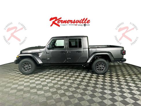 New 2025 Jeep Gladiator Sport image 4