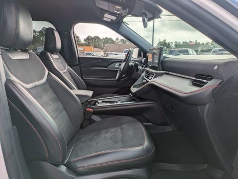 Used 2025 Ford Explorer ST RWD image 29