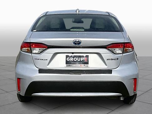 Used 2022 Toyota Corolla LE image 4