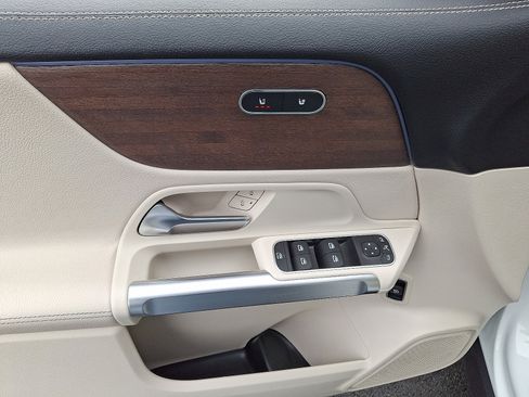 Certified 2022 Mercedes-Benz GLB 250 4MATIC image 12