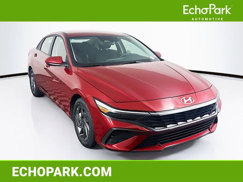 Used 2024 Hyundai Elantra SEL image 1