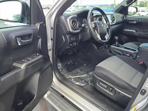Used 2021 Toyota Tacoma TRD Off-Road AWD/4WD image 9