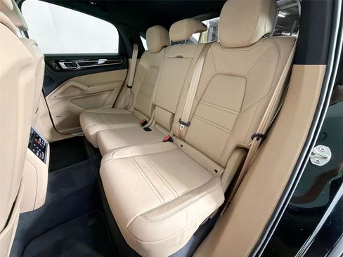 Certified 2022 Porsche Cayenne Platinum Edition AWD/4WD image 26