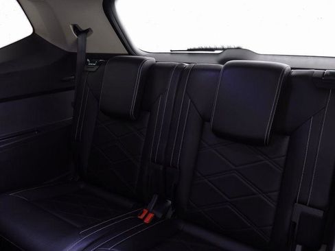 Used 2025 Volkswagen Atlas SE image 13