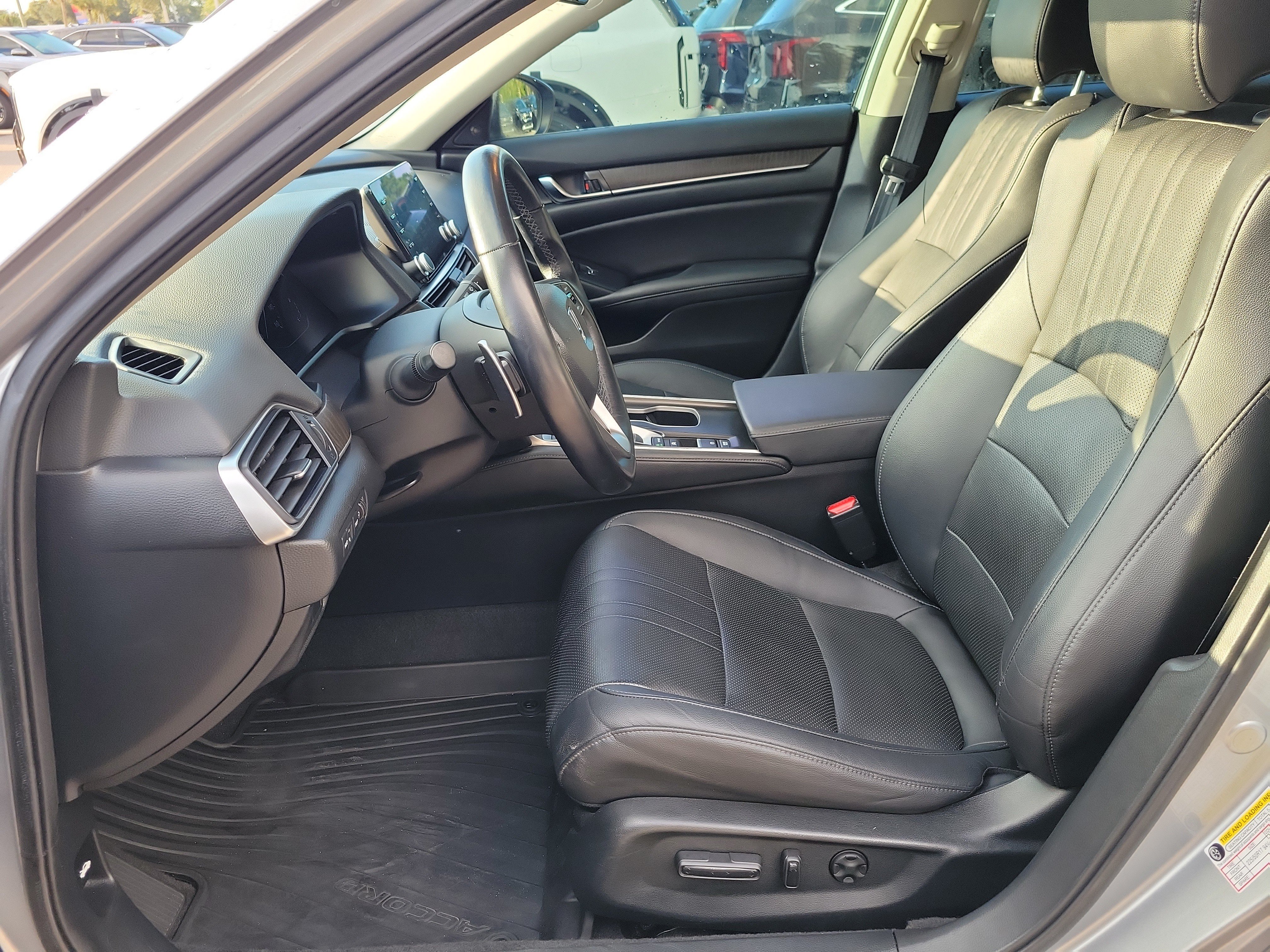 Used 2020 Honda Accord Touring image 21