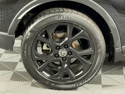 Used 2018 Toyota C-HR XLE FWD image 14