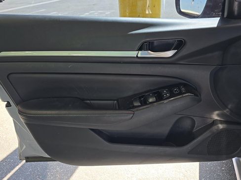 Used 2025 Nissan Altima 2.5 SR w/ SR Premium Package FWD image 9
