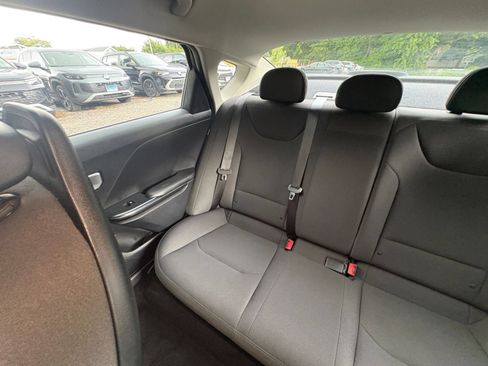 Used 2026 Kia K4 FWD image 32