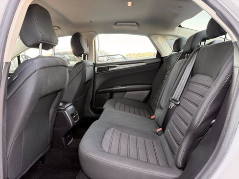 Used 2020 Ford Fusion SE FWD image 14