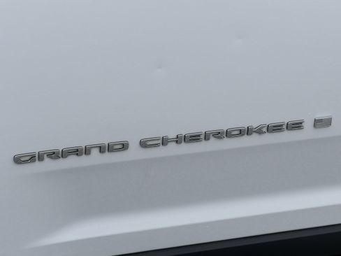 Used 2022 Jeep Grand Cherokee Limited AWD/4WD image 41