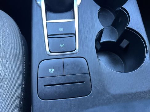 Used 2021 Ford Escape SE w/ SE Sport Appearance Package image 29