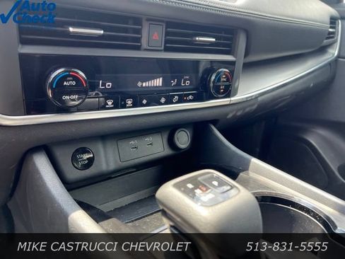 Used 2024 Nissan Rogue SV AWD/4WD image 9