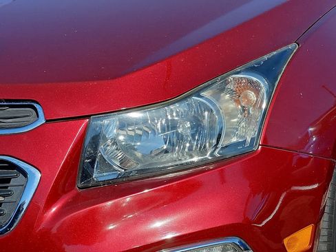 Used 2015 Chevrolet Cruze Diesel w/ Enhanced Safety Package FWD image 3