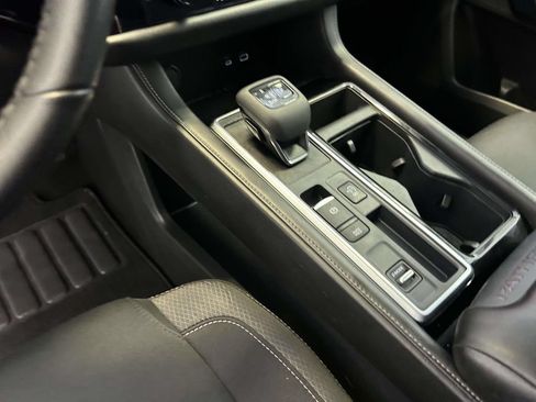 Used 2024 Nissan Pathfinder SV FWD image 20