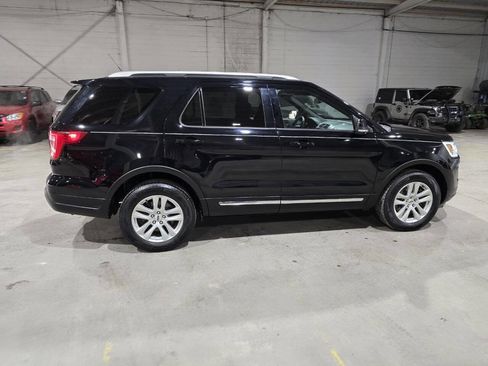 Used 2018 Ford Explorer XLT w/ Equipment Group 202A image 12