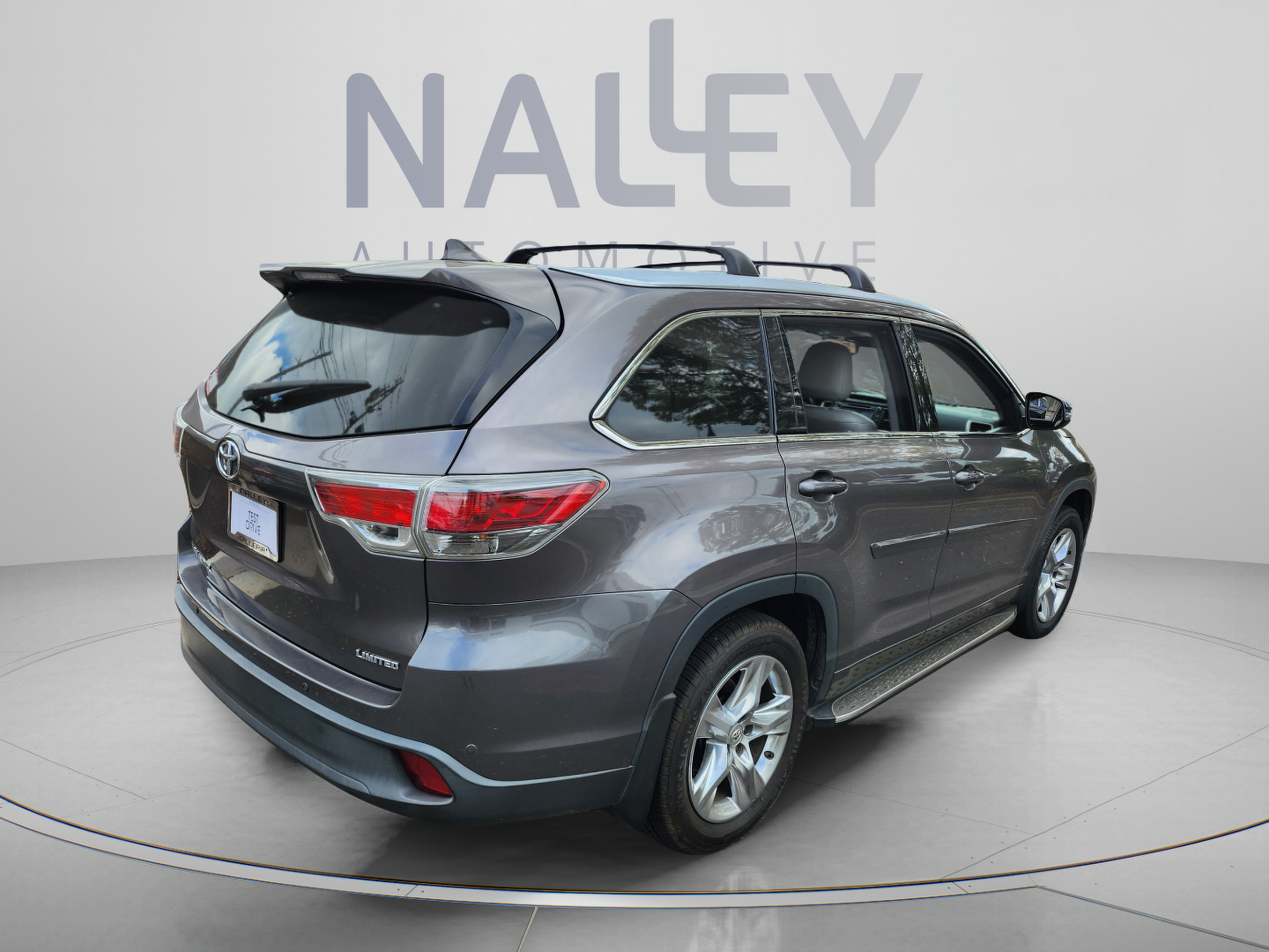 Used 2015 Toyota Highlander Limited Platinum FWD image 3