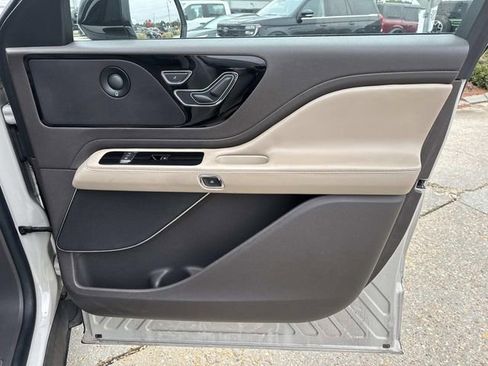 Used 2022 Lincoln Aviator Reserve image 14