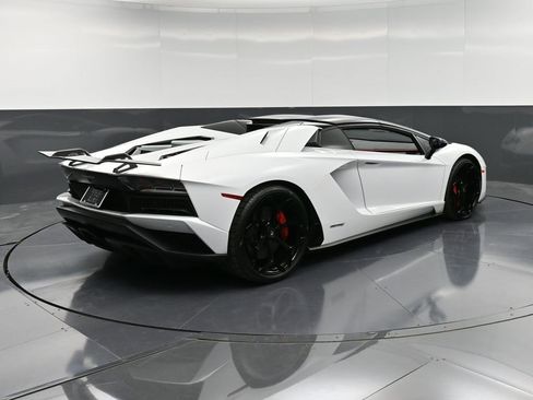 Used 2019 Lamborghini Aventador S image 8