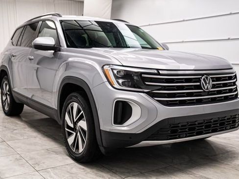 Used 2025 Volkswagen Atlas SE image 4