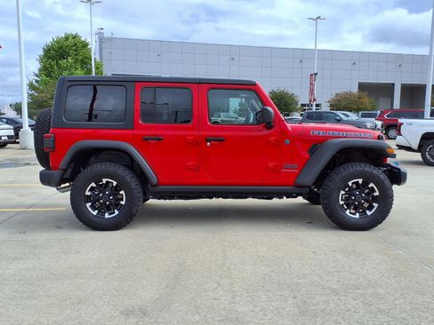 Used 2025 Jeep Wrangler Unlimited Rubicon 4xe w/ Convenience Group AWD/4WD image 4