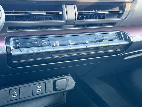 Used 2024 Toyota Prius Prime SE image 15