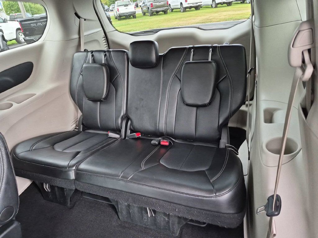 Used 2024 Chrysler Pacifica Touring-L FWD image 24