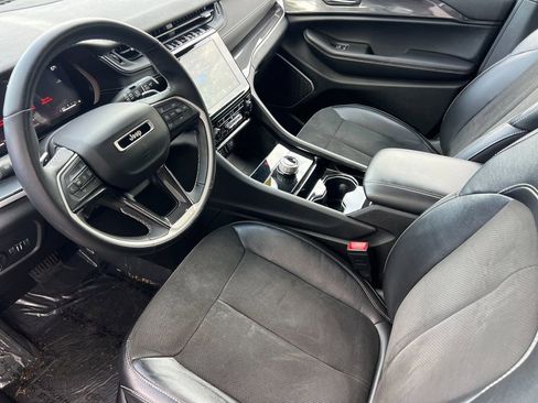 Used 2021 Jeep Grand Cherokee L Laredo image 10