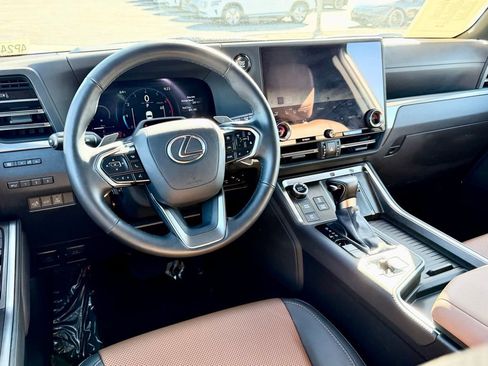 Used 2025 Lexus GX 550 w/ Accessory Package (2T) image 26