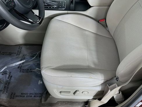 Used 2016 Kia Sedona LX w/ Option Group 020 FWD image 25