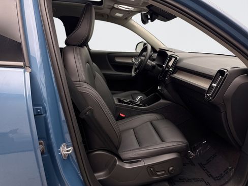 Used 2023 Volvo XC40 B5 Plus w/ Protection Package Premier image 18
