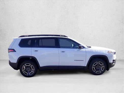 New 2026 Jeep Cherokee Laredo image 3