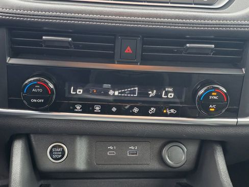 Used 2023 Nissan Rogue SV image 24