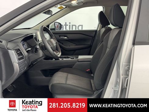 Used 2025 Nissan Rogue SV image 14