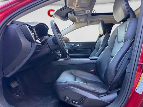 Used 2020 Volvo S60 T5 Momentum FWD image 13