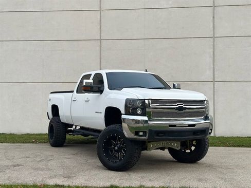 Used 2009 Chevrolet Silverado 3500 LTZ w/ Suspension Package, Off-Road image 2