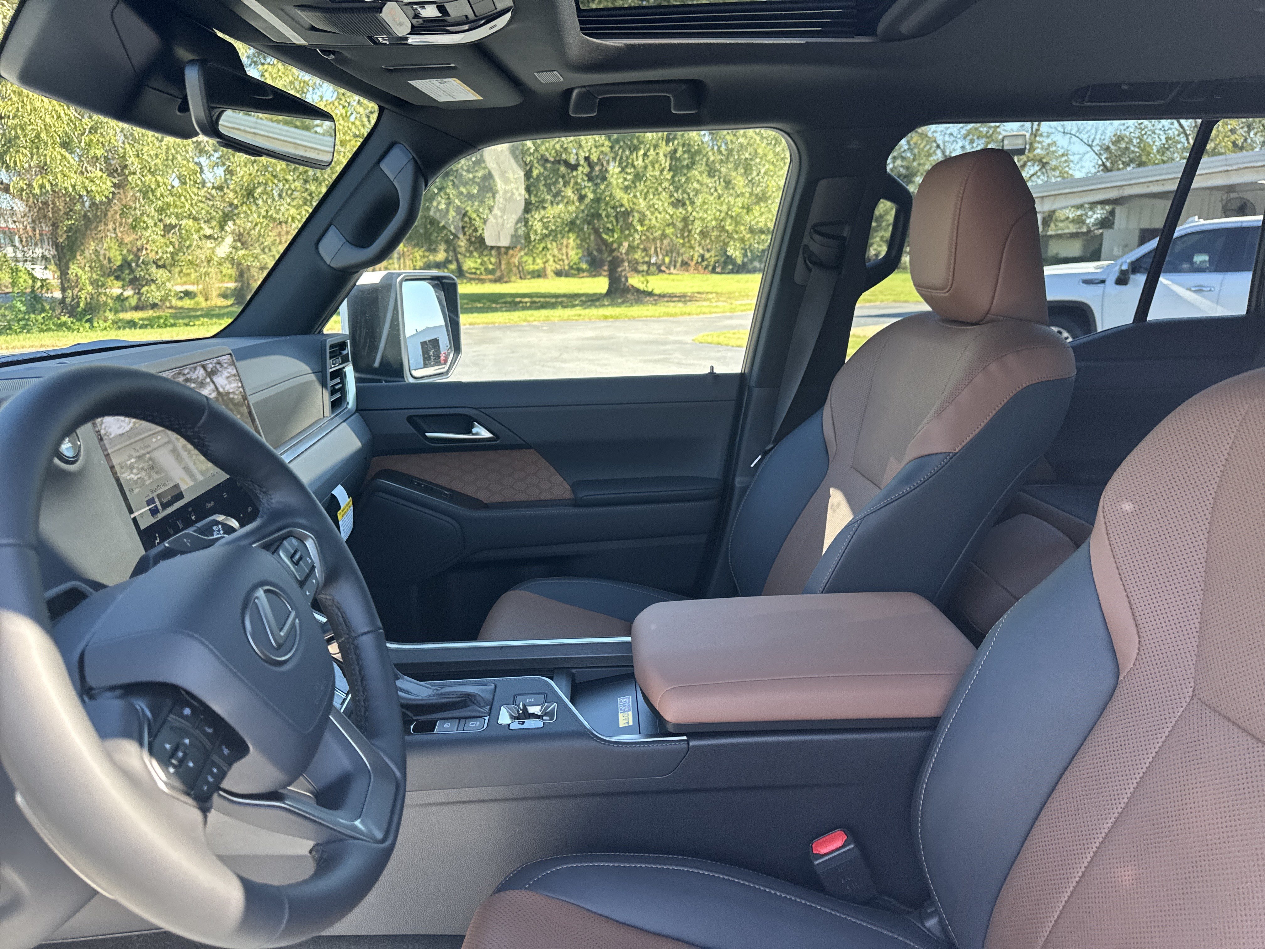 Used 2026 Lexus GX 550 w/ Cold Area Package AWD/4WD image 13